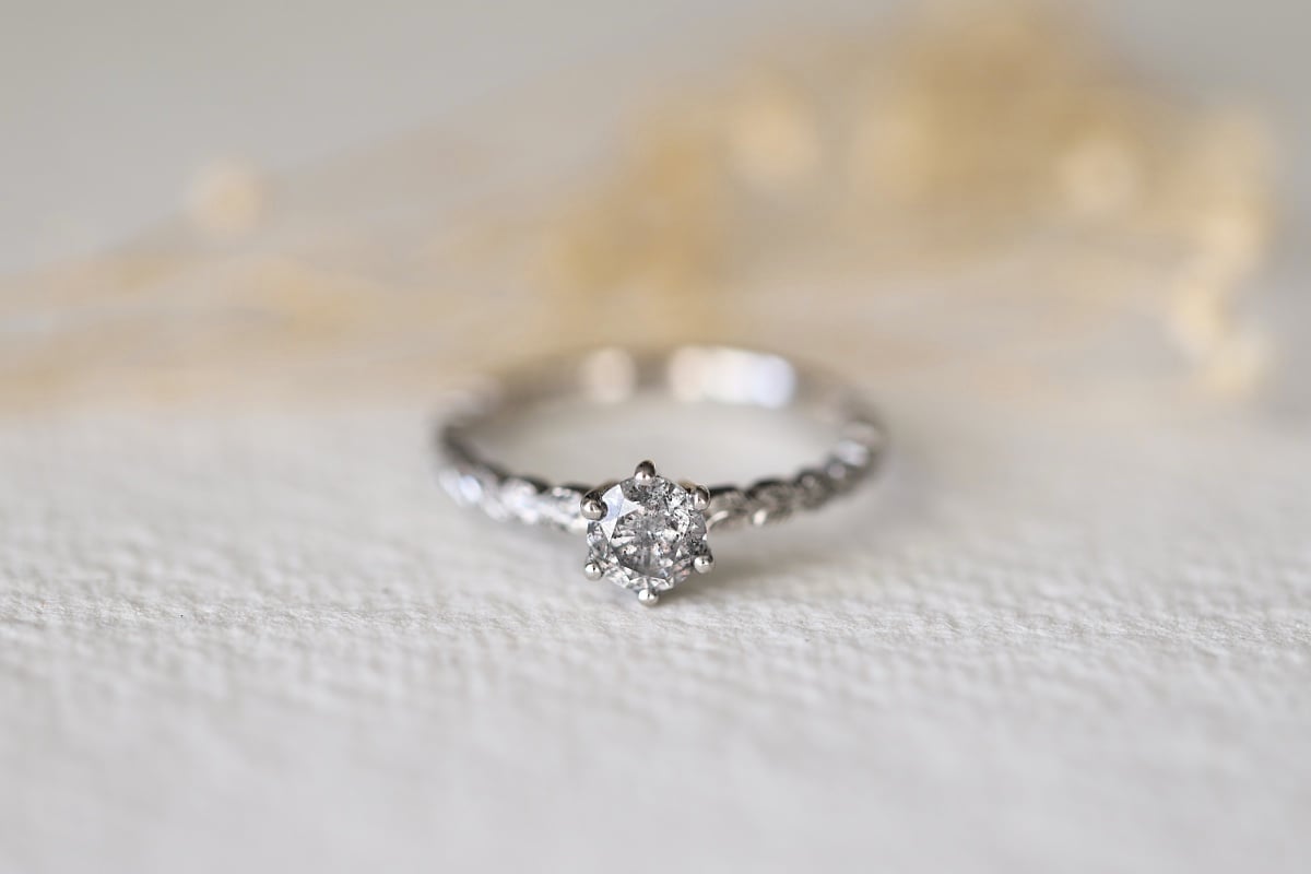 Simple diamond clearance rings